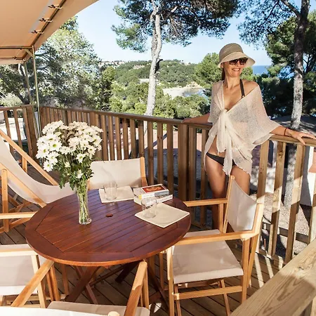 مكان تخييم Torre De La Mora 5*